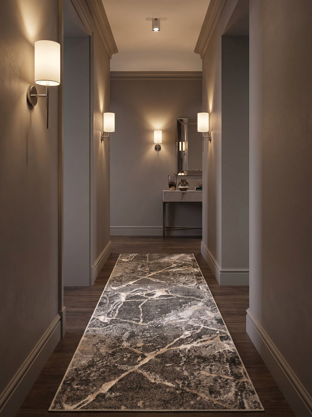 Tapis Rhône dans un couloir éclairé par des appliques le soir
