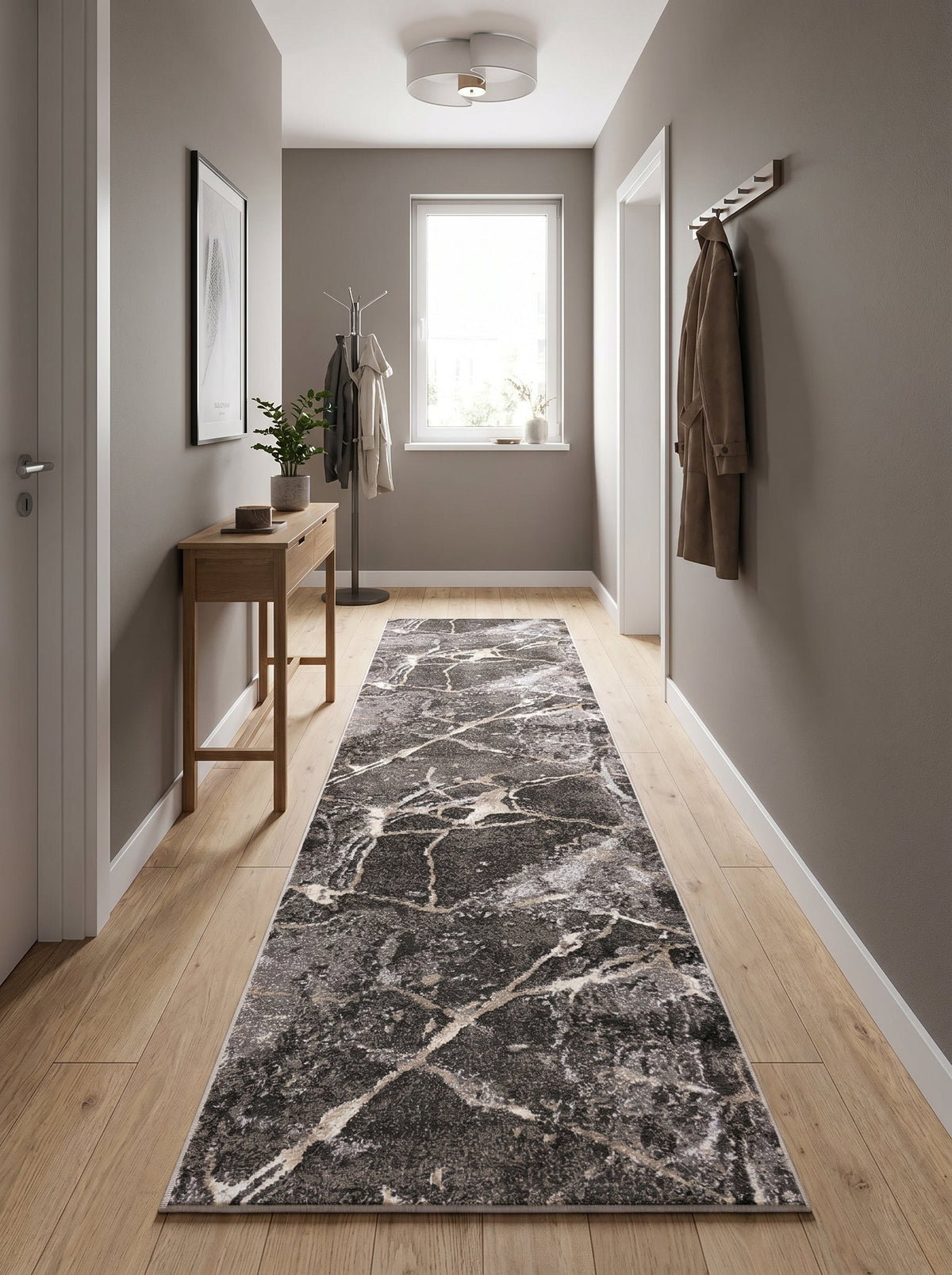 Tapis de couloir Rhône dans une entrée lumineuse avec portemanteau