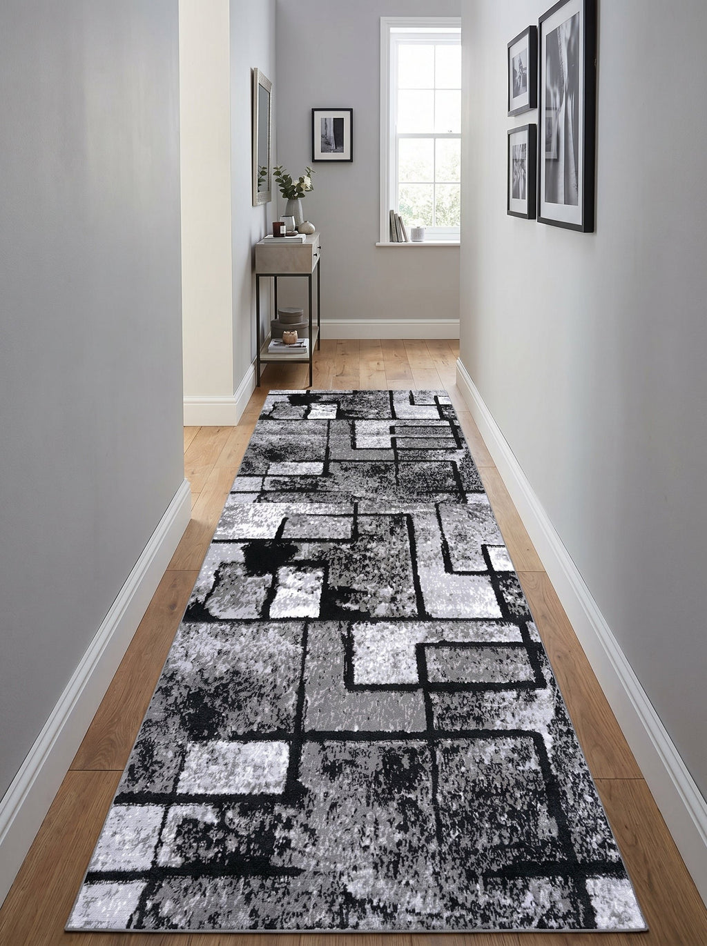 Tapis de couloir gris Dordogne dans un couloir clair sur parquet