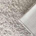 Texture des poils et envers du tapis shaggy Sète