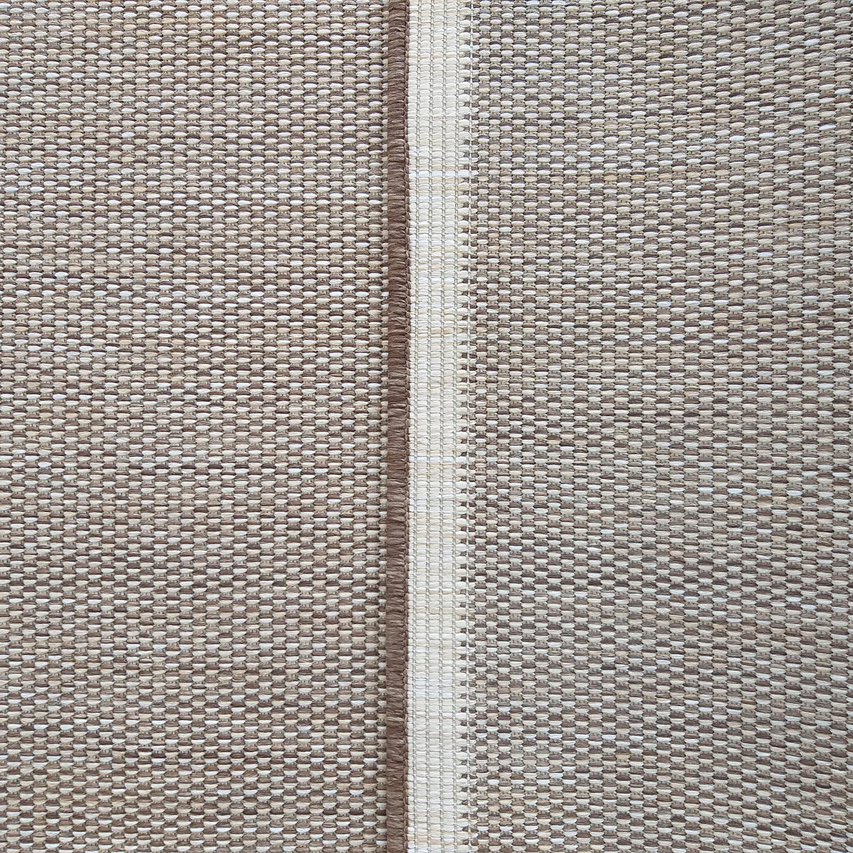 Détail de la bordure et du tissage du tapis Cassis