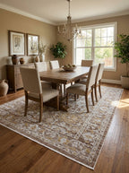 Tapis vintage oriental Gordes sous une table de salle à manger en bois