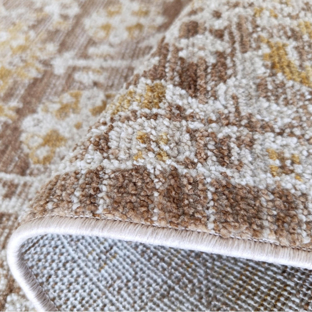 Gros plan sur la texture et la finition du bord du tapis Gordes